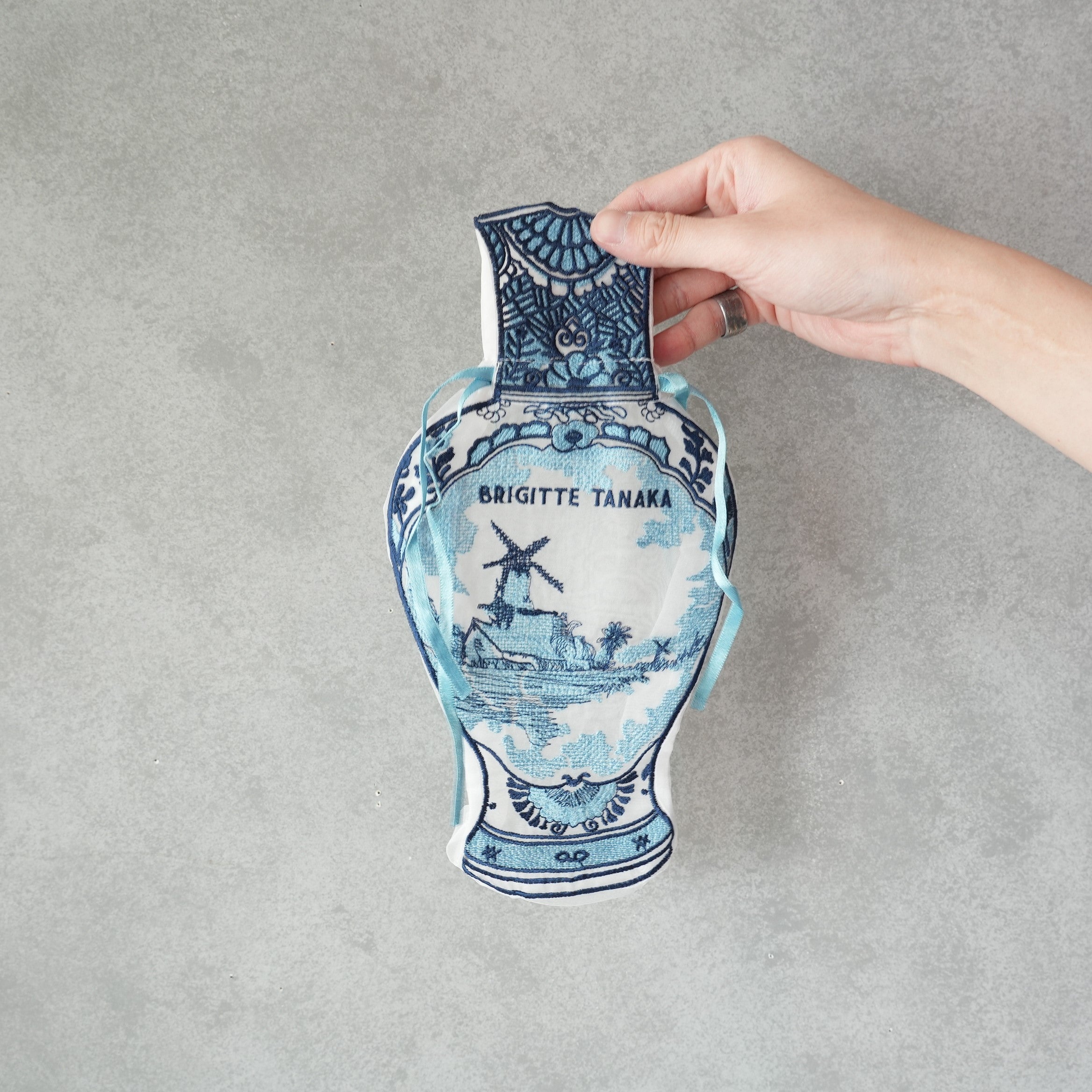 DELFT VASE POUCH
