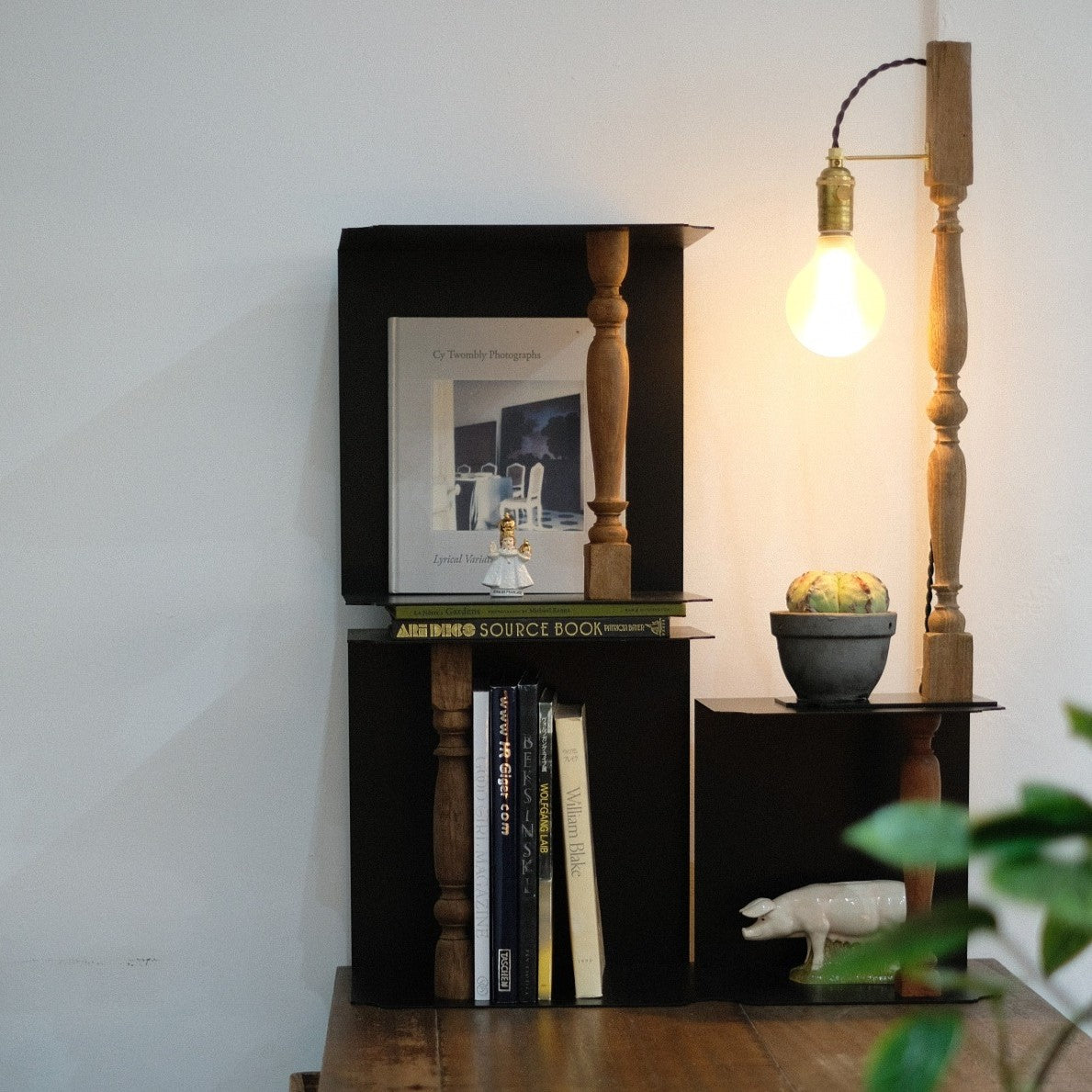 VONA wooden spindle TABLE LAMP