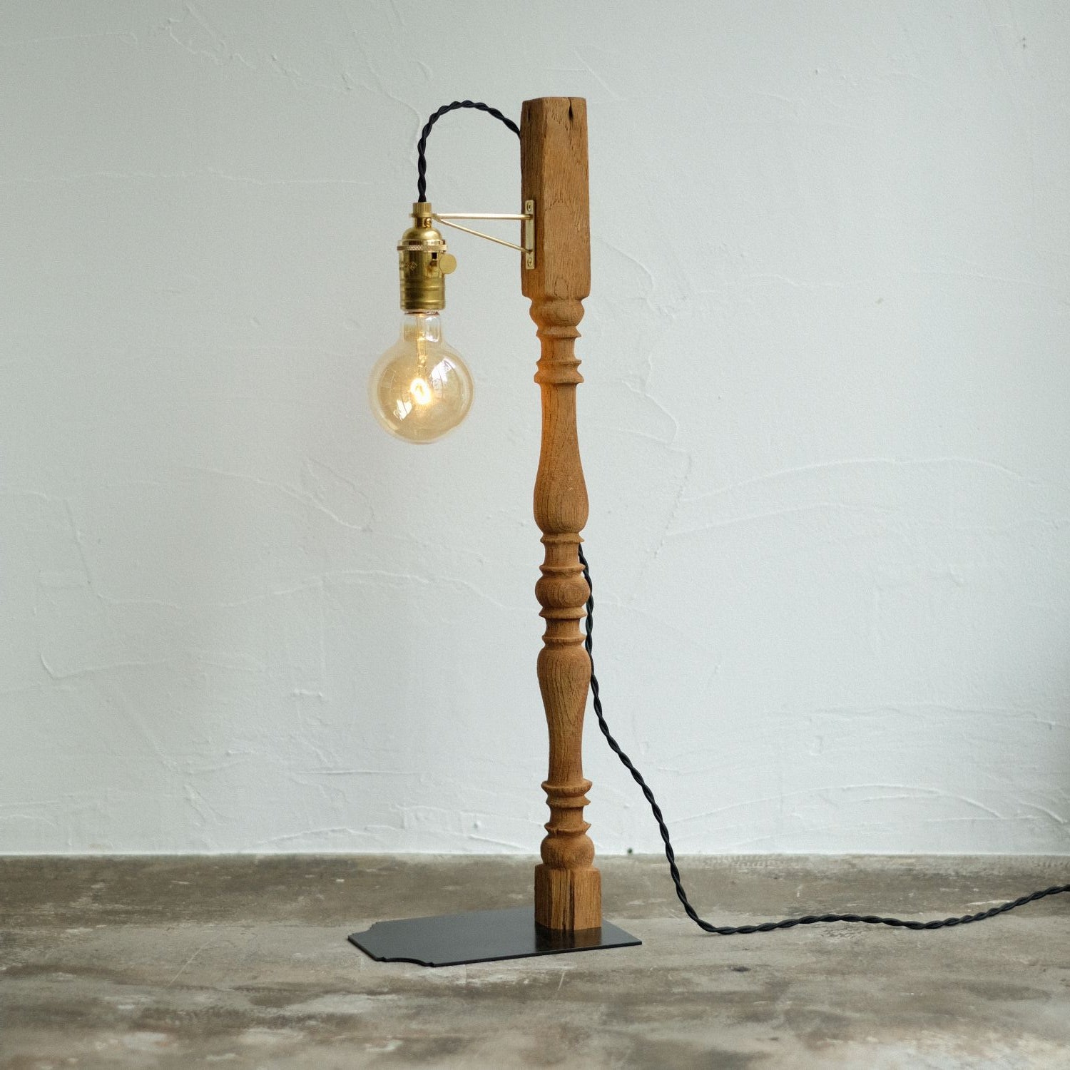 VONA wooden spindle TABLE LAMP