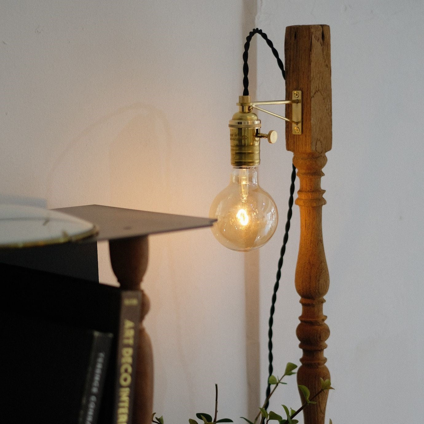 VONA wooden spindle TABLE LAMP