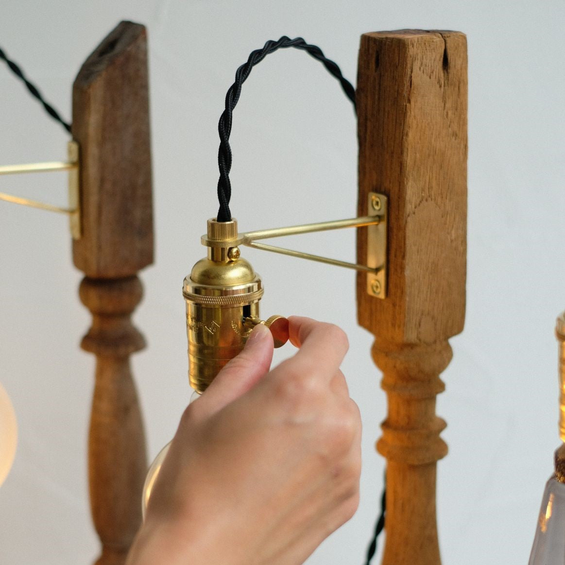 VONA wooden spindle TABLE LAMP