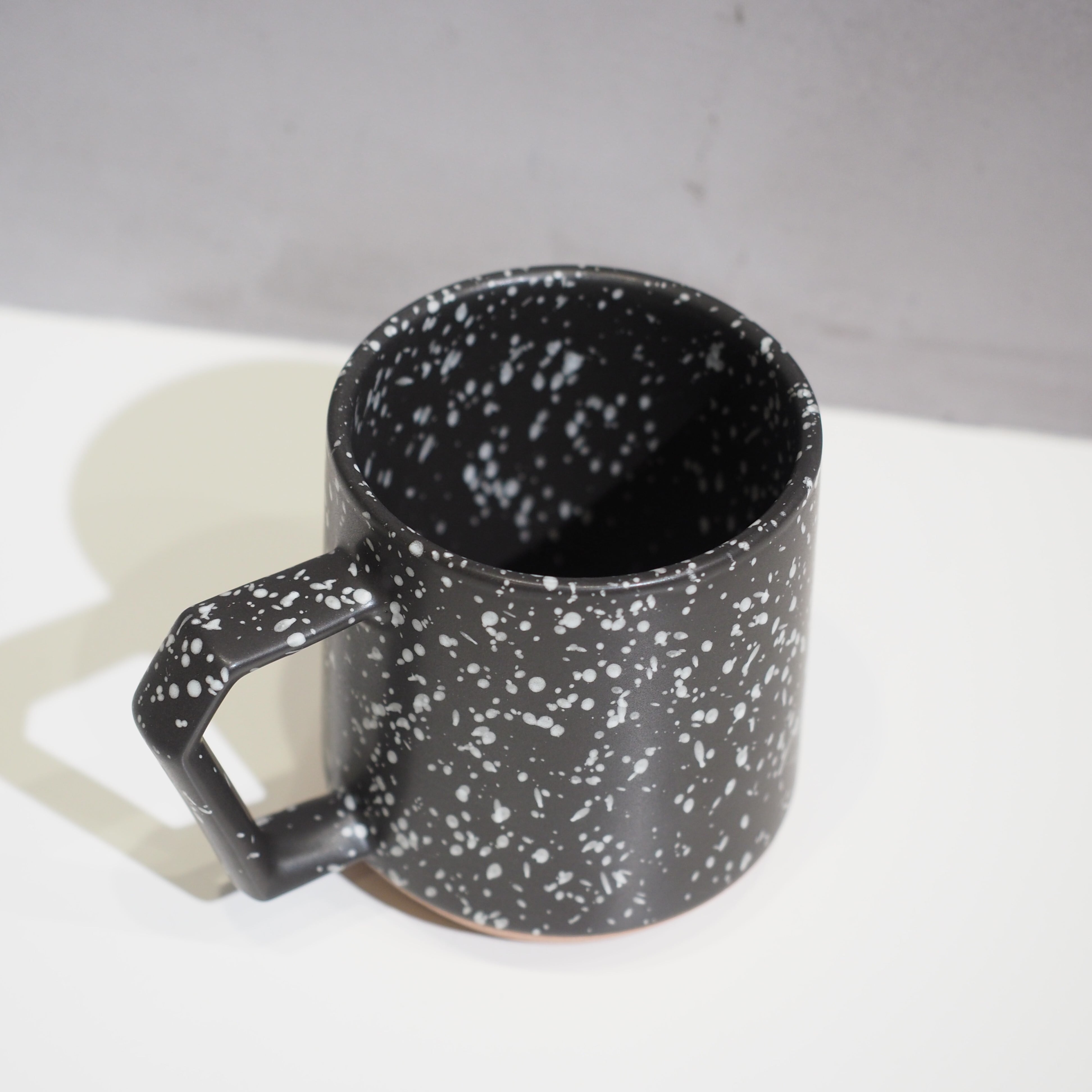 CHIPS MUG SPLASH　BLACK-WHITE