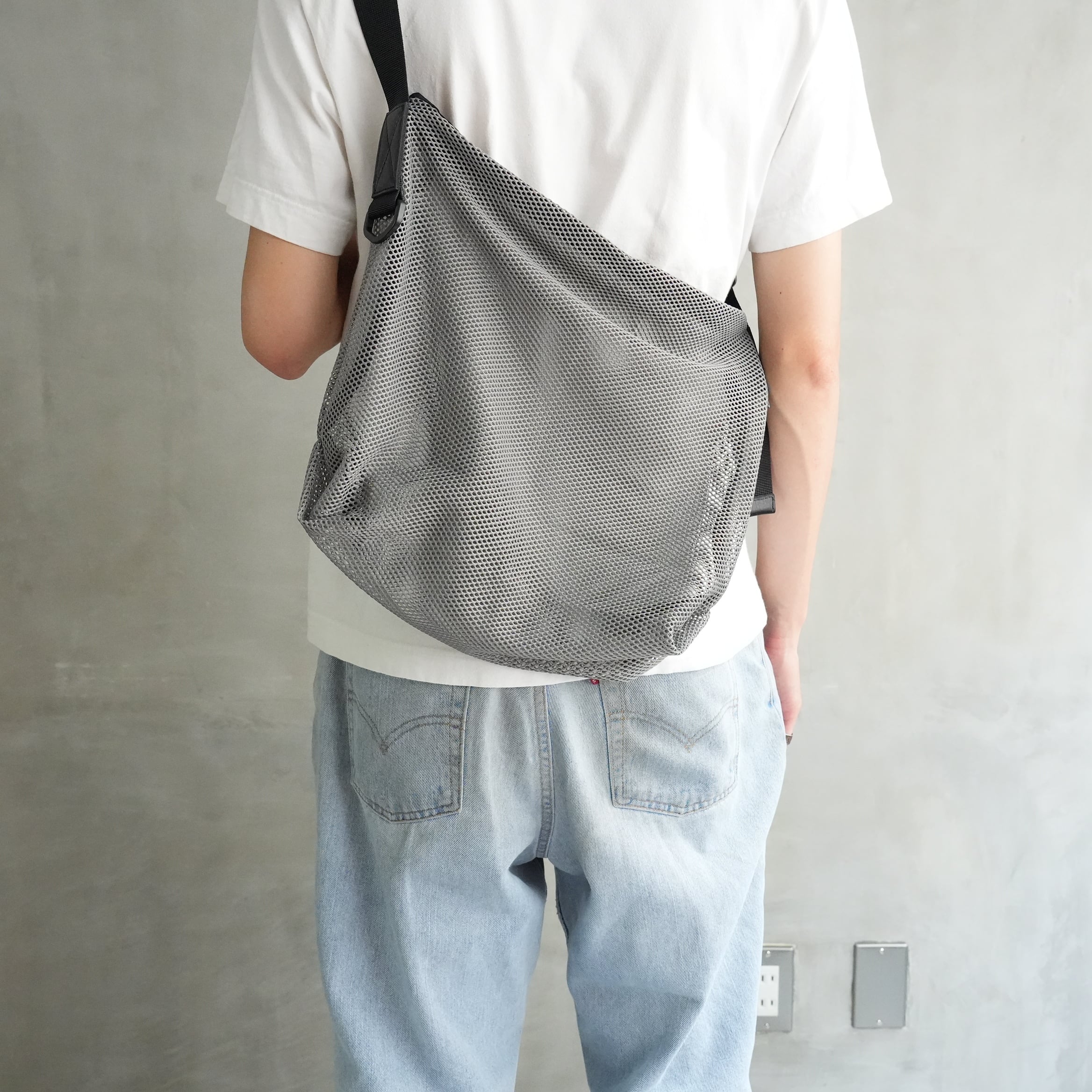 Brick / Mesh Zip Shoulder Bag　Gray