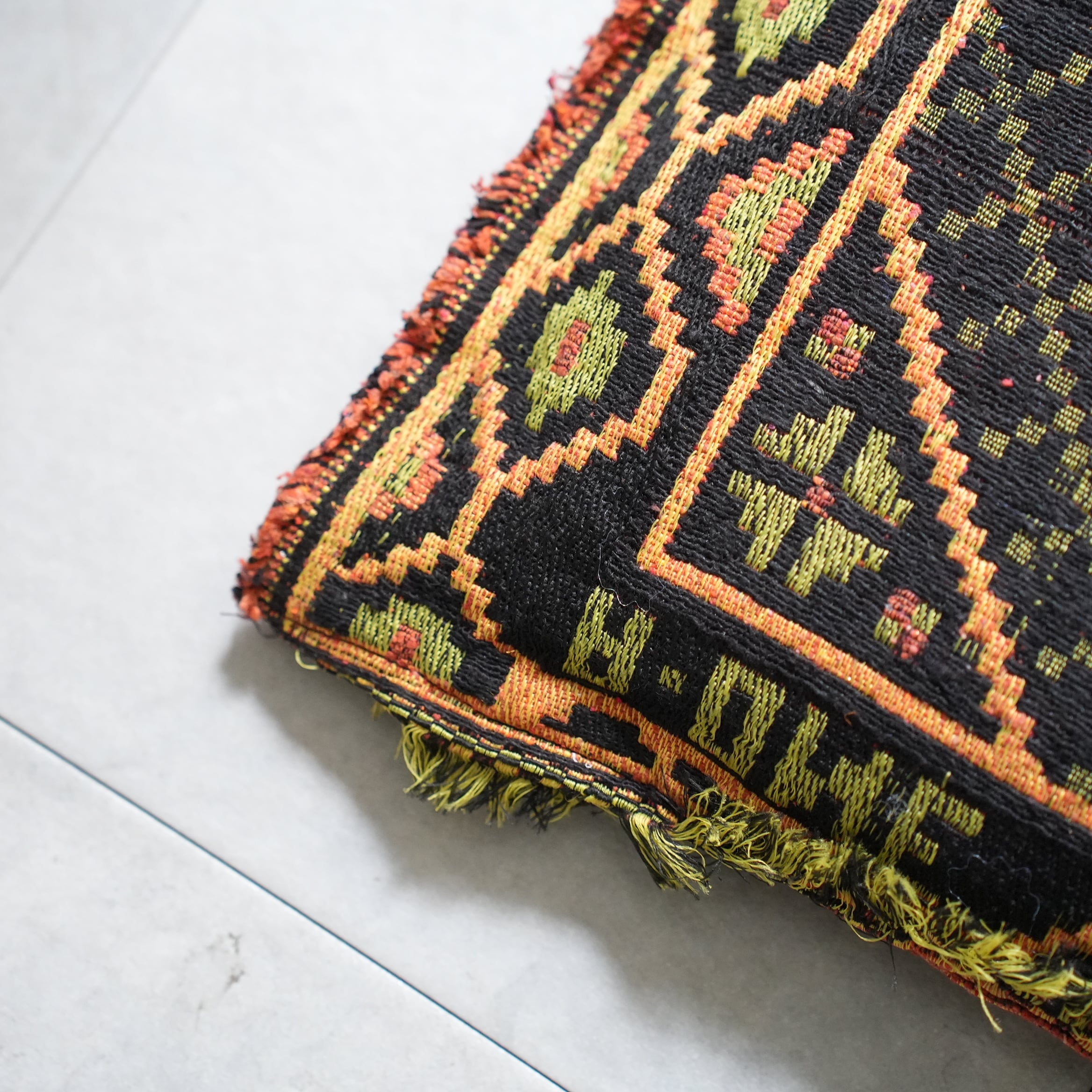 HYBRID INDIAN CUSHION　Black