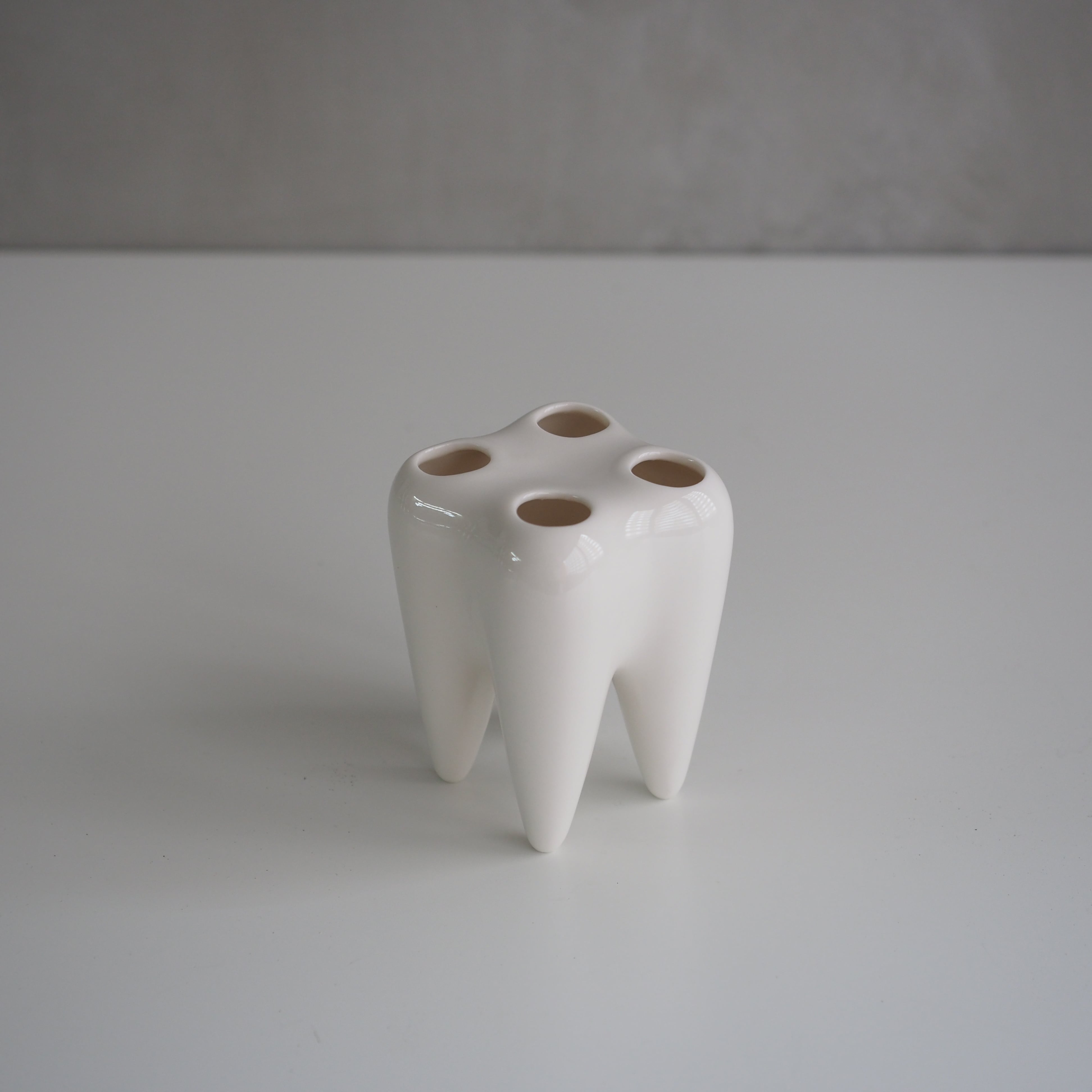 TOOTHBRUSH HOLDER