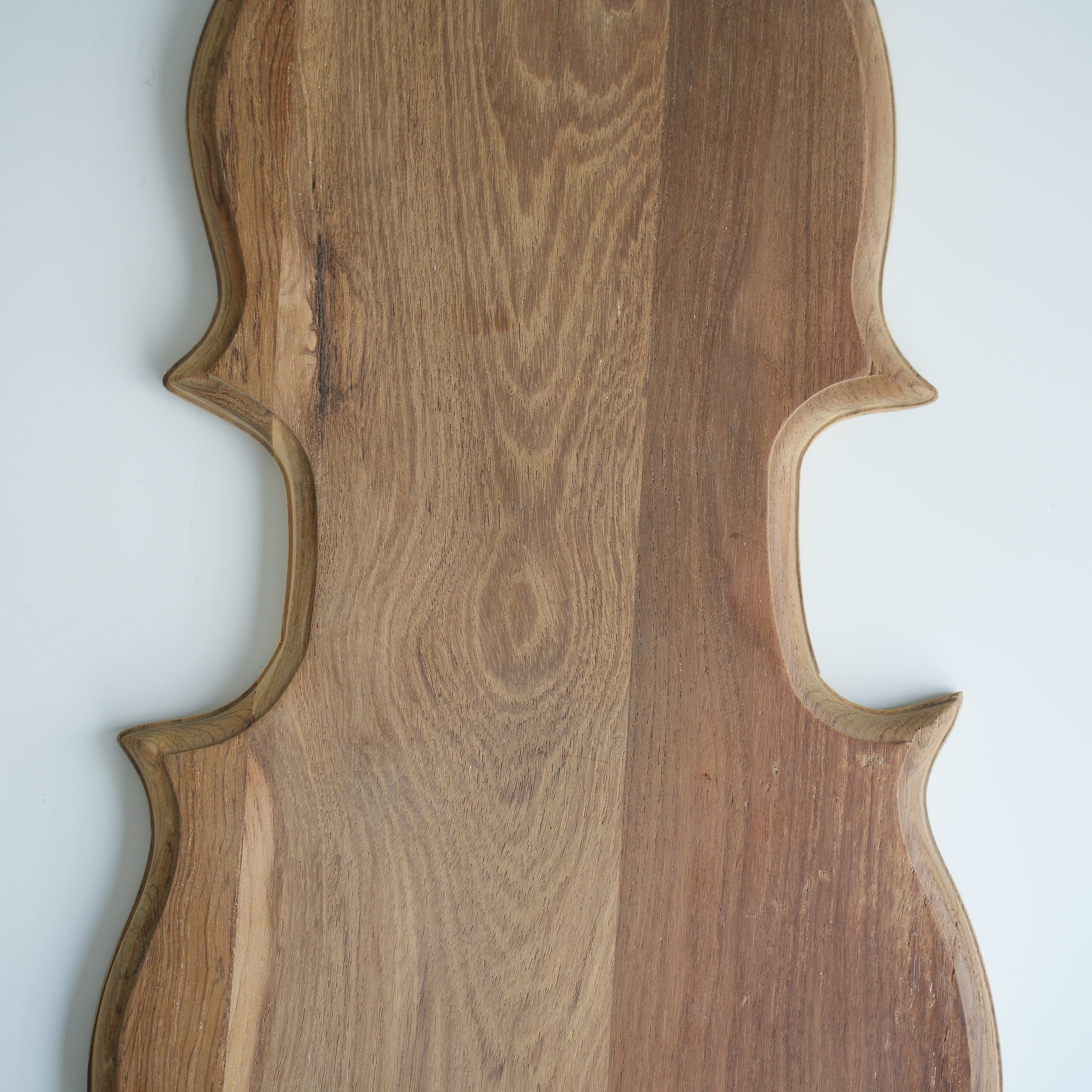 VIOLIN SHAPED CUTTING BOARD