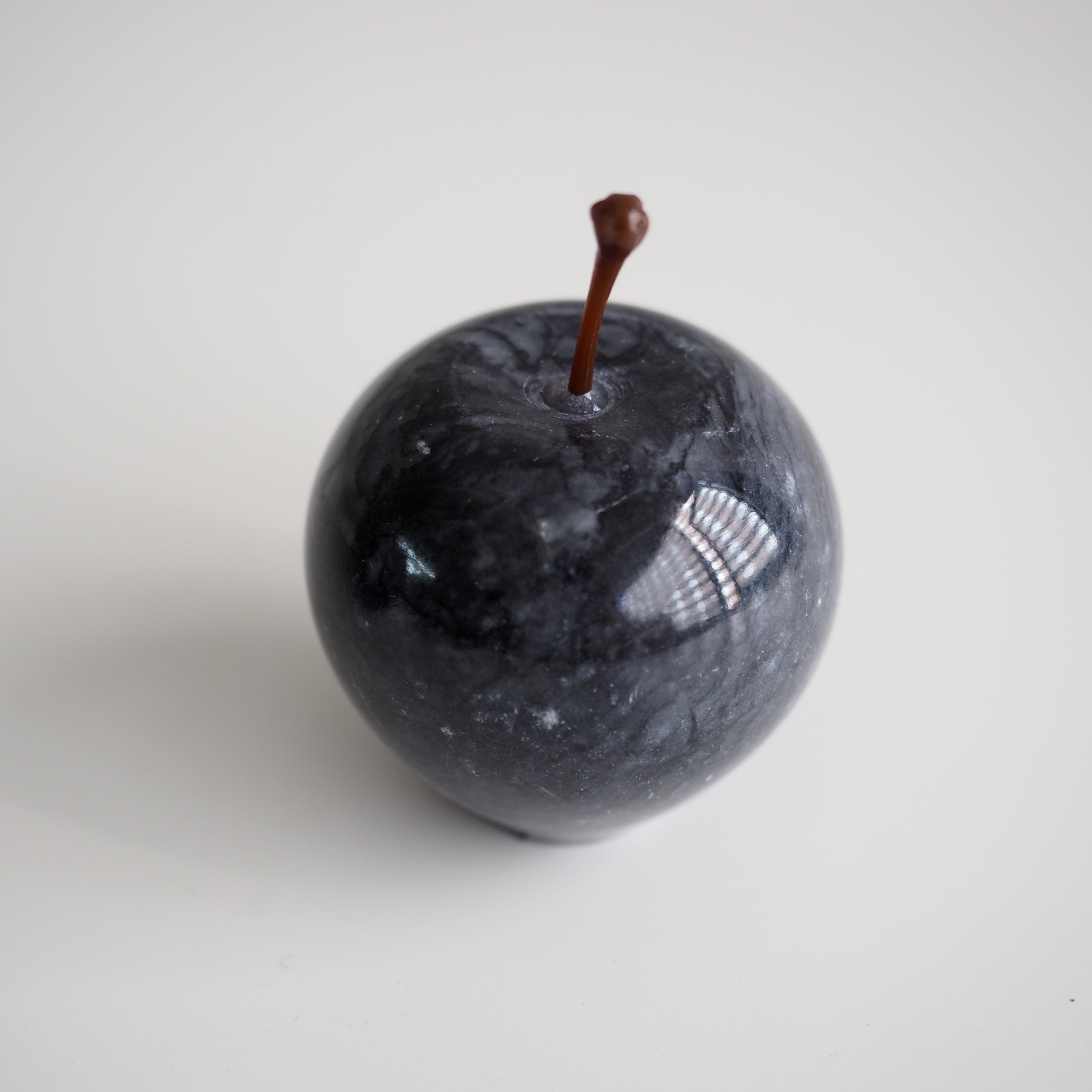 Marble Apple Black / Small