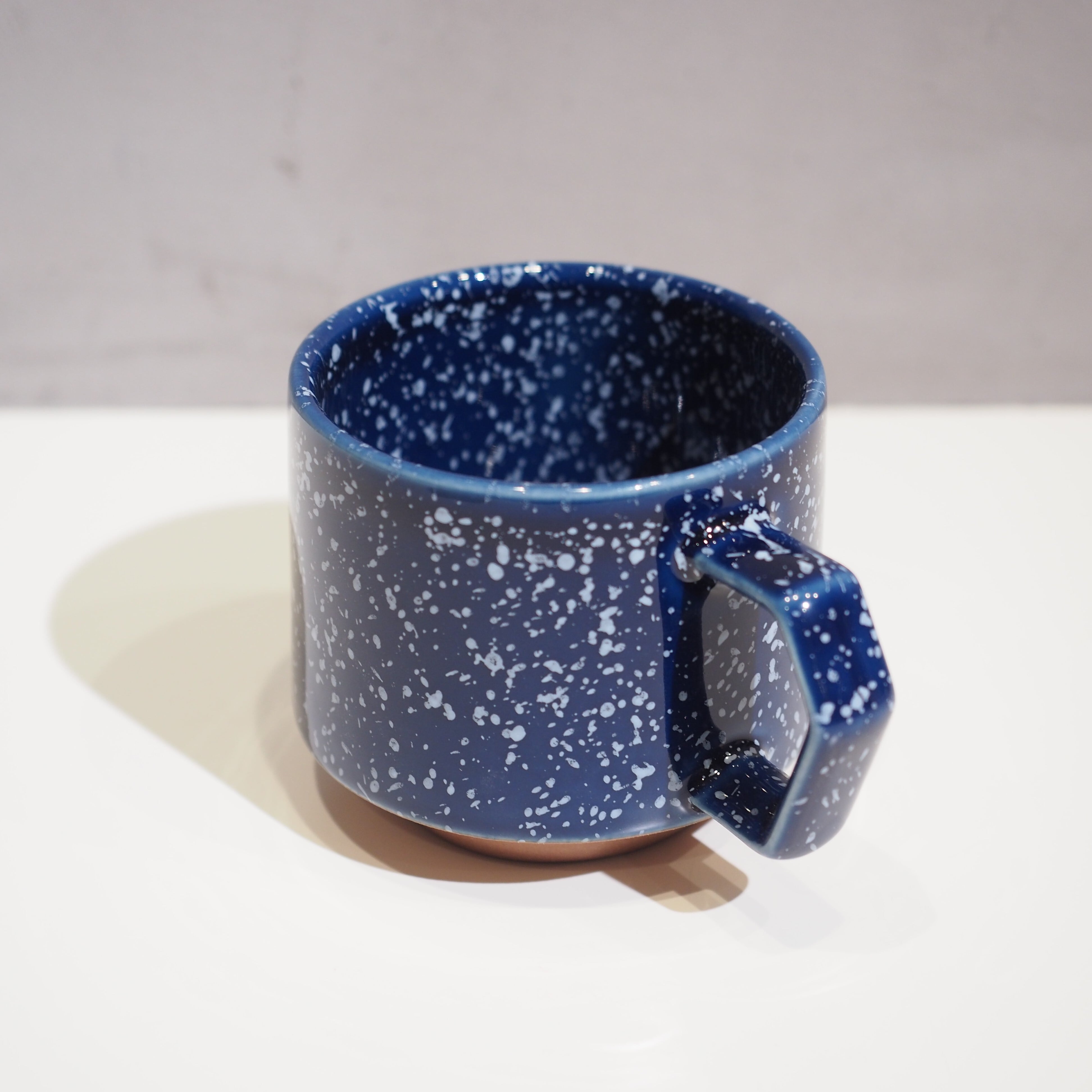 CHIPS MUG SPLASH NAVY-WHITE (STACK TYPE)