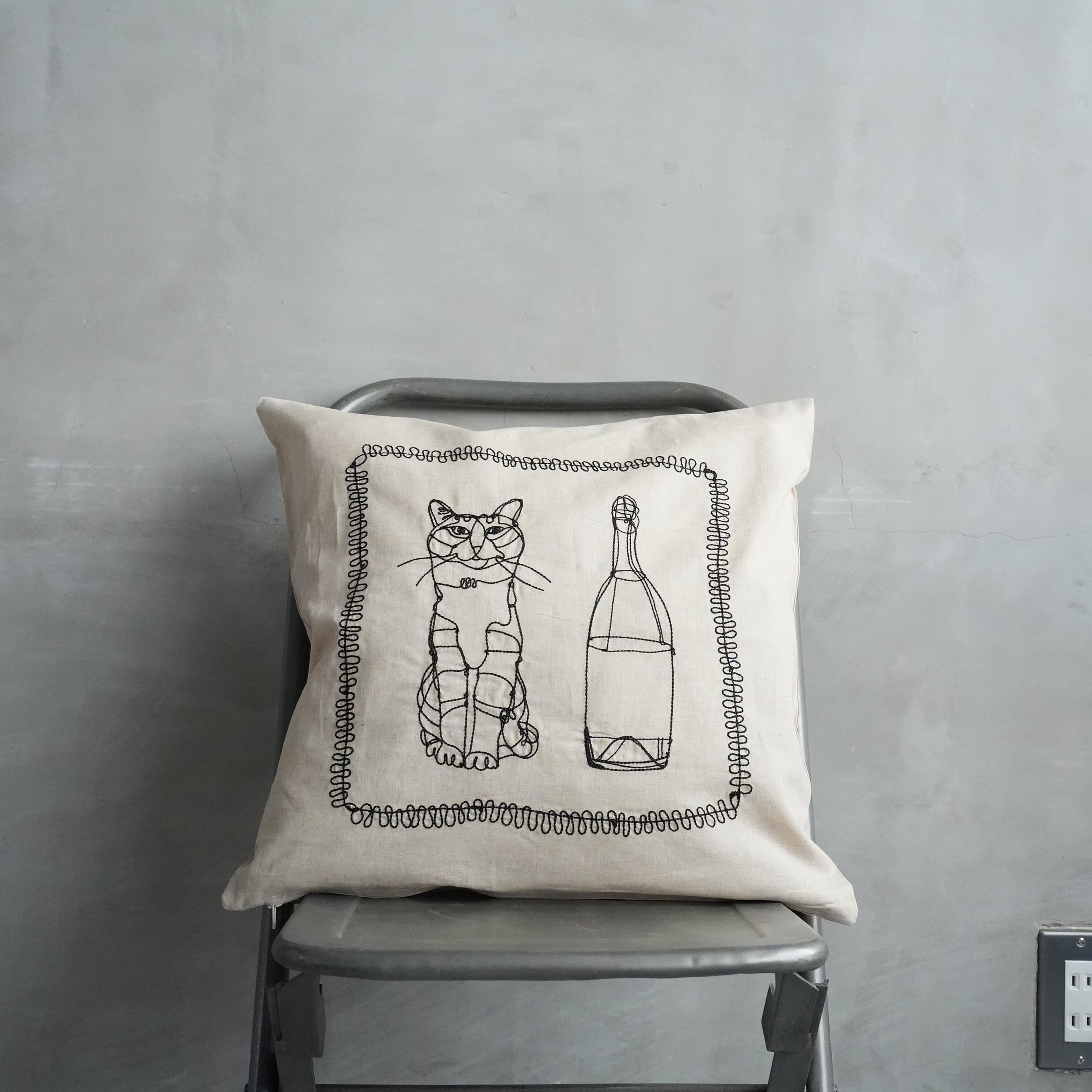 HAyU Cushion Cover　Cat＆Shampane