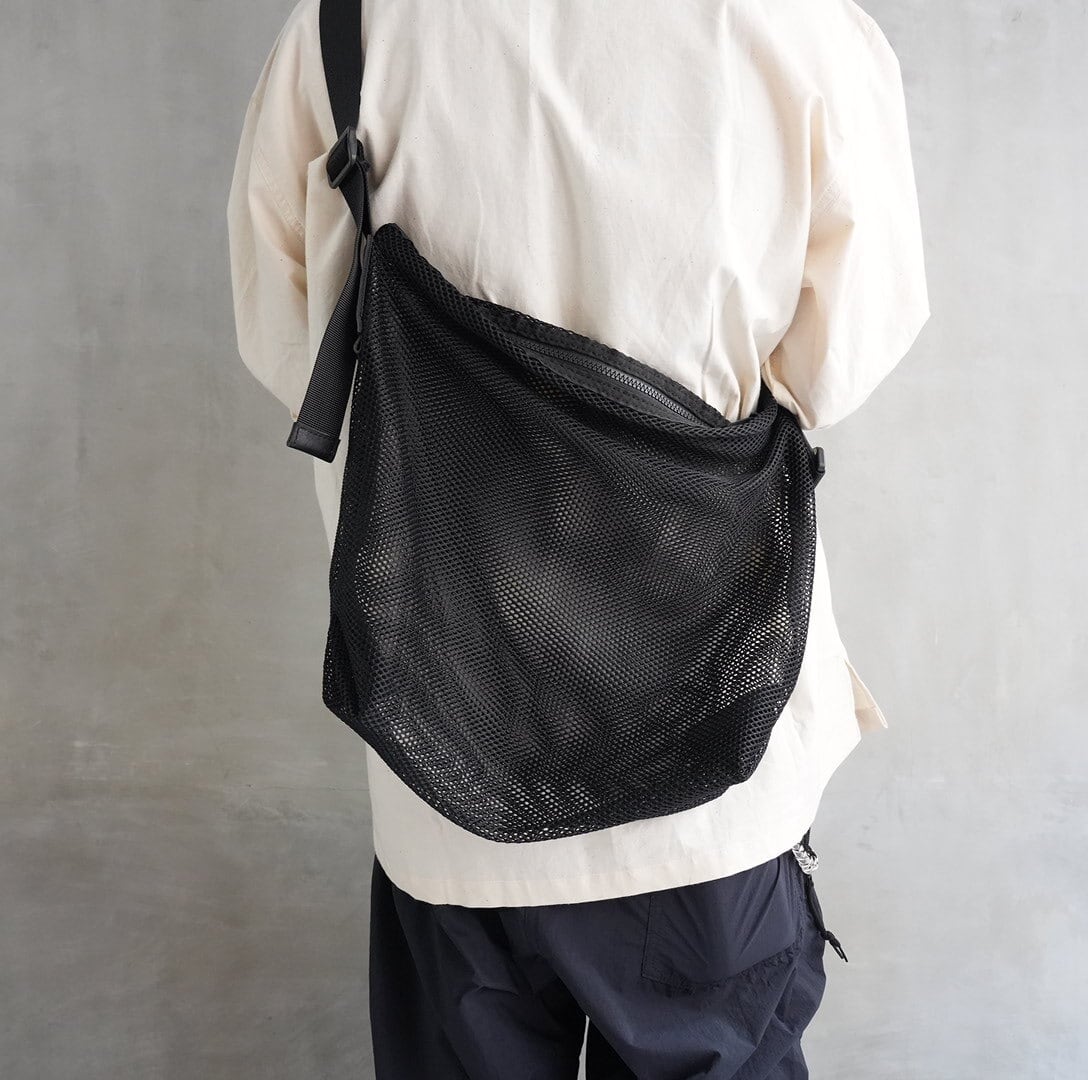 Brick / Mesh Zip Shoulder Bag　Black