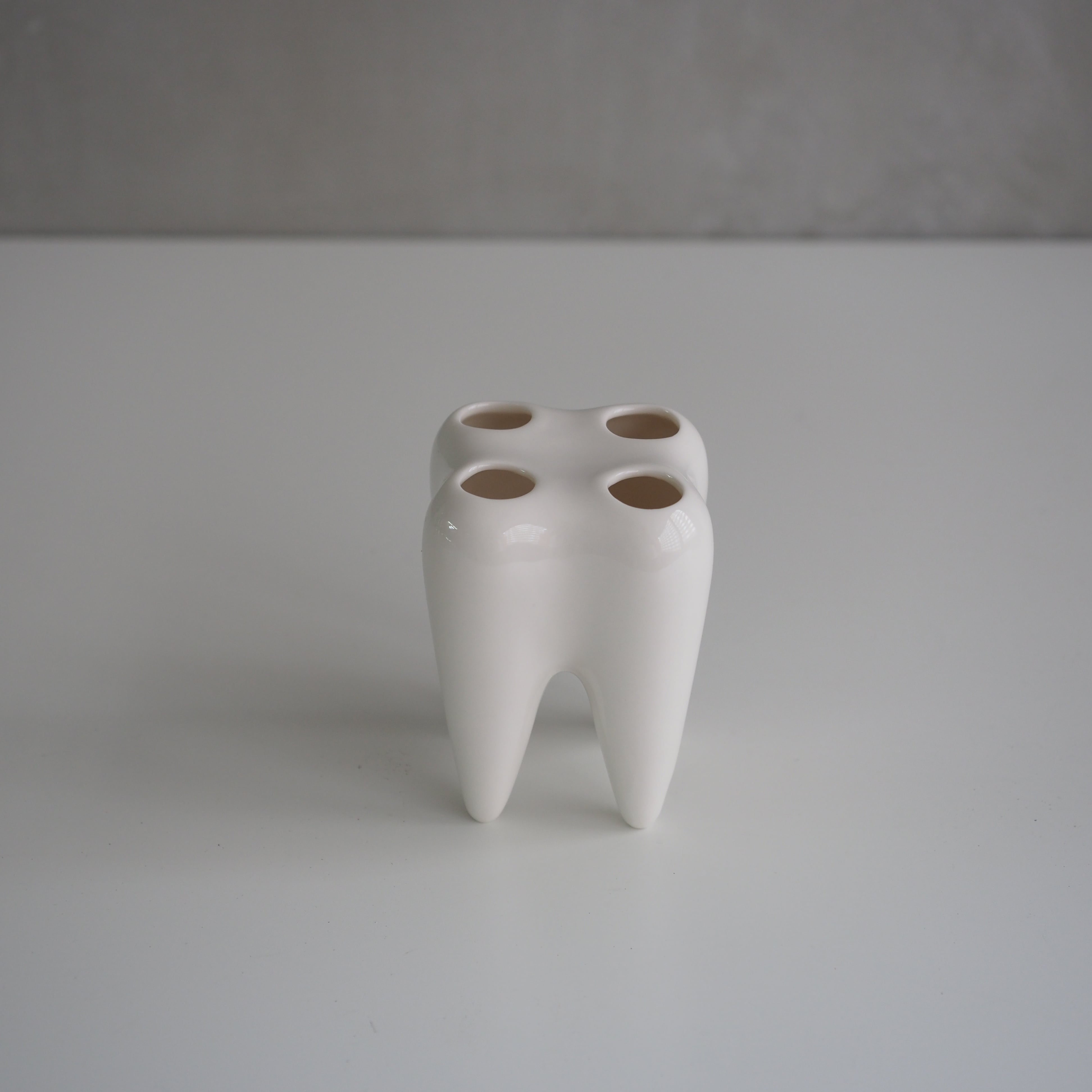 TOOTHBRUSH HOLDER