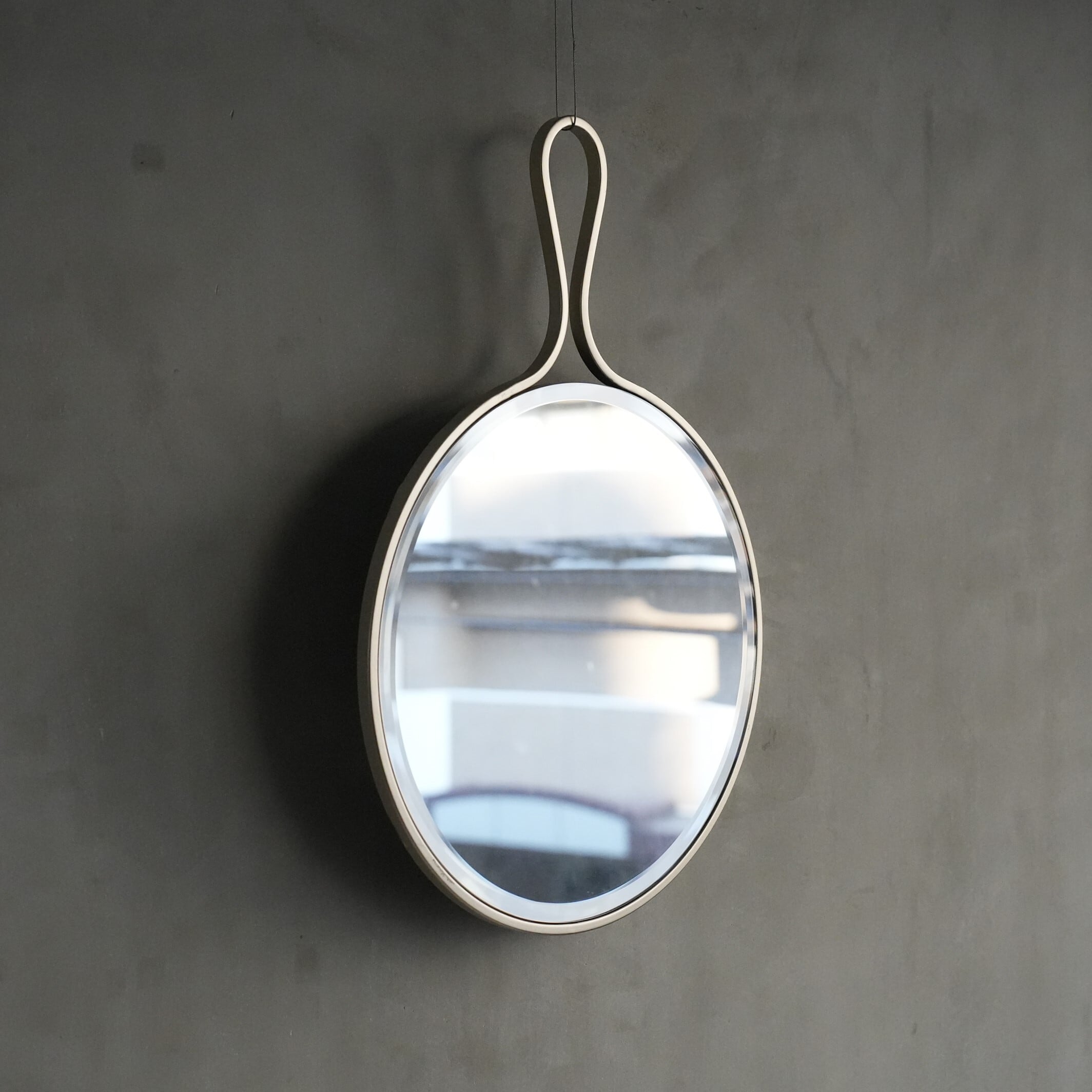 WALL MIRROR WITH BEVELED EDGE