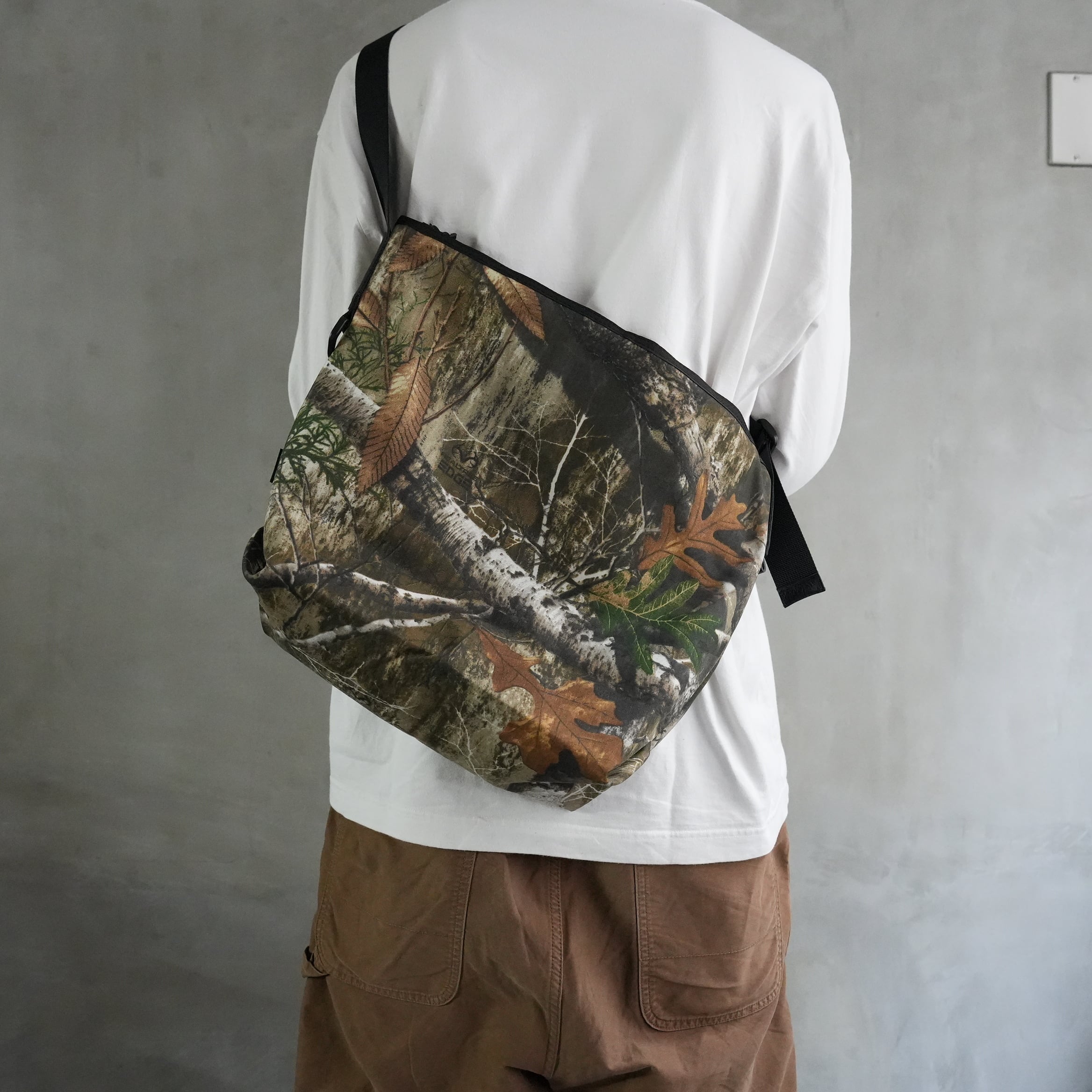 Brick / Real Tree Zip Shoulder Bag