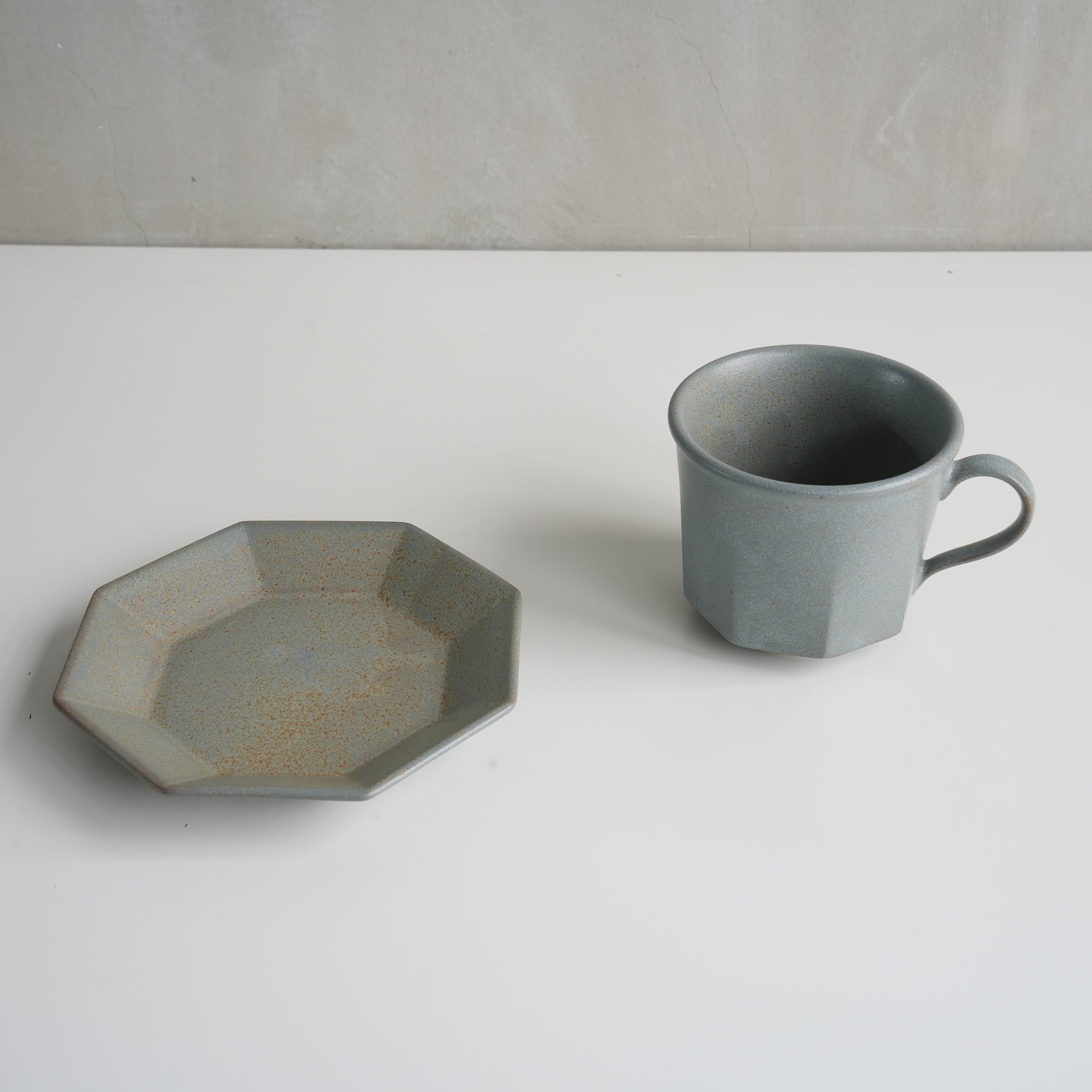 Ancient Pottery Cup & Saucer　Gray